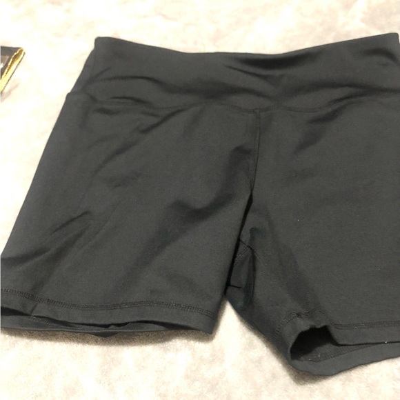 Two piece women’s yoga workout shorts extra large New - Picture 2 of 5